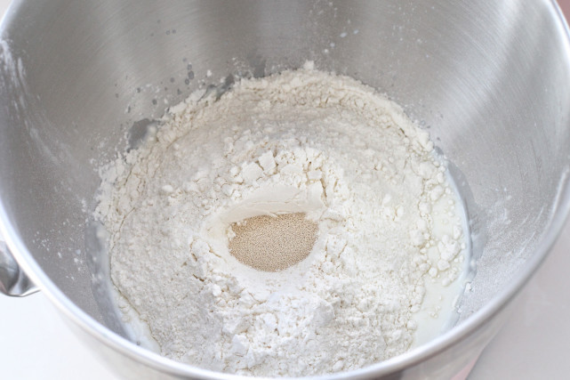 面包|奶香浓郁吃一次就上瘾的面包,孩子整天惦记着,做法不难小白也会