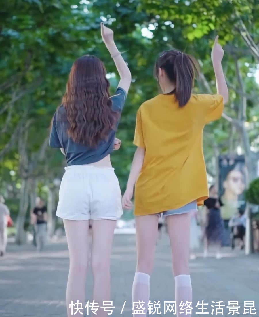 区别|终于知道露袜子和不露袜子的区别了!前者比后者显胖一圈,跪了!