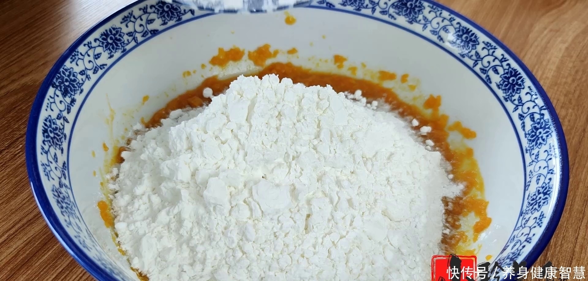 无水|南瓜饼又出新做法了,无水无油,软糯香甜又劲道,全家人都爱吃