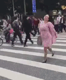 慢点|搞笑GIF:鸡:狗兄弟,能不能开慢点