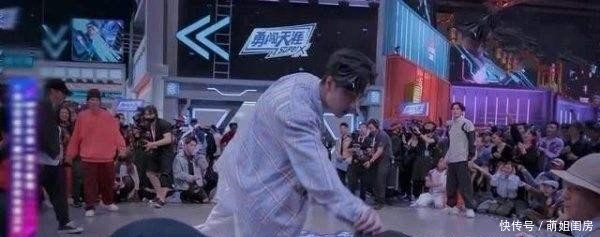  张艺兴的粉丝|《这就是街舞》battle中，王一博这一举动，引粉丝们互掐？