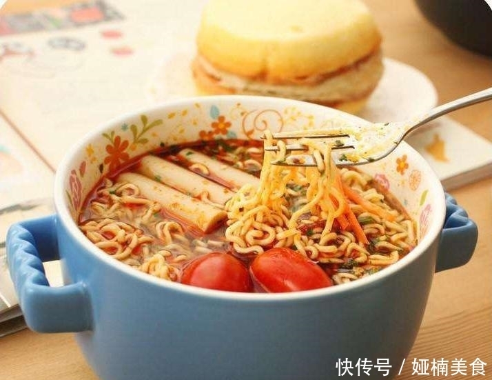 泡面|同样是泡面,为何桶装的比袋装的贵,只是因为碗吗?看完涨知识