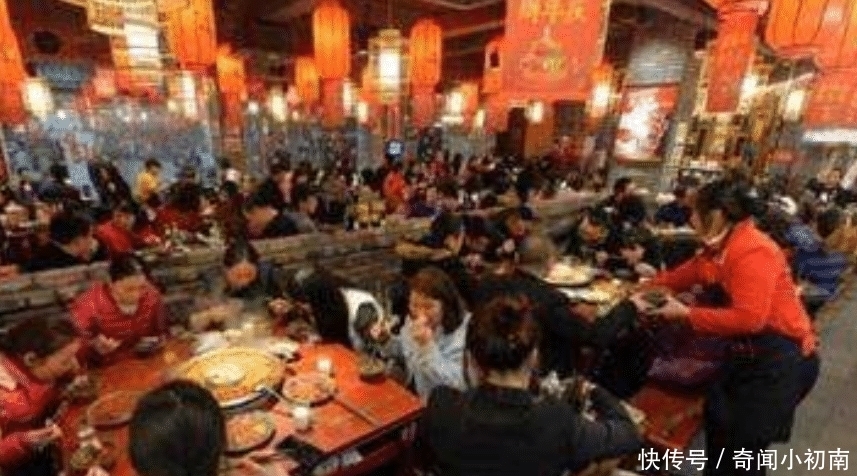 菜单|父女两人饭店吃饭,只点了三道菜,老板看到菜单,借机去报了警