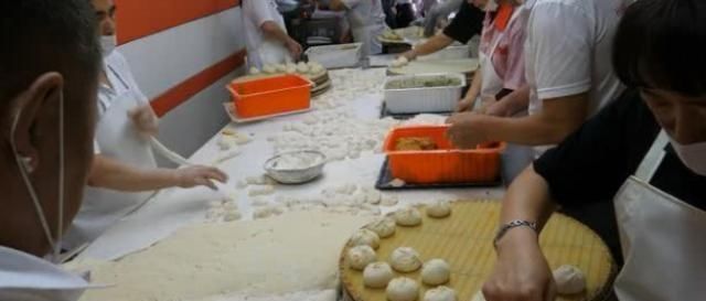 韩国|中华包子在韩国火了,5元1个,10个人包不够卖,咬开后网友已笑趴