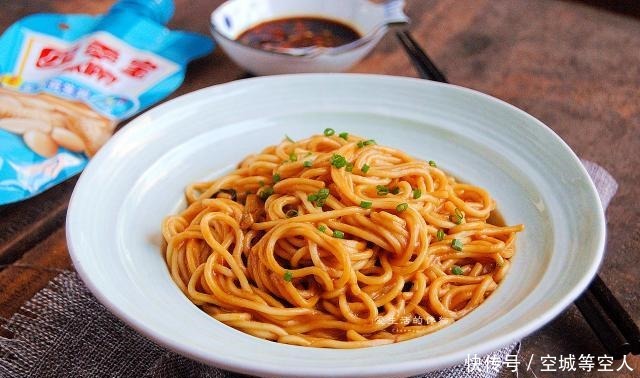 烦腻|家人最爱吃这面,一吃几十年,丝毫不烦腻,每次都光盘到底