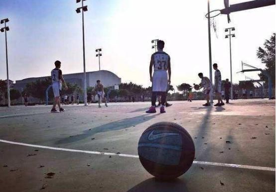 凉快|想要炎炎夏日穿出清爽感，这几款“运动内搭”别错过，时尚又凉快