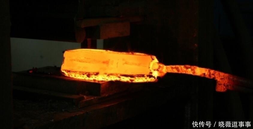  锻打|谁说中国打造不出好刀, 农村铁匠用中国古法锻打出世界名刀