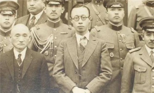 扭头|溥仪出狱后相亲过很多次,女方只要跟这两字沾上边,他便扭头就走