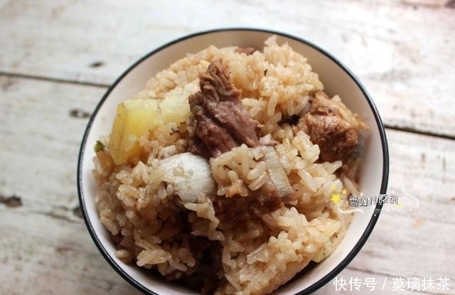 米饭|排骨别再炖了!这样做1锅排骨软烂米饭喷香,上桌吃精光,太香了