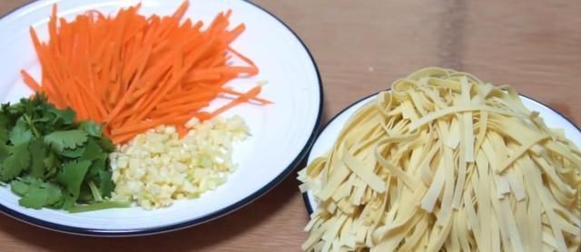 下酒|菠菜不做汤,简单方便,这样吃下酒比肉还香