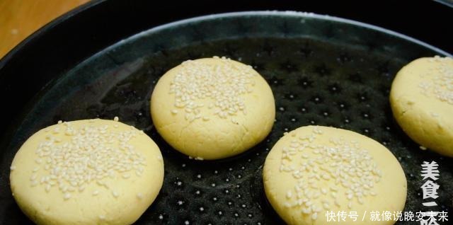 地瓜叶|红薯花样吃法，蒸煮炸炖都不如这样煎着吃，夹心流糖怎么都吃不够