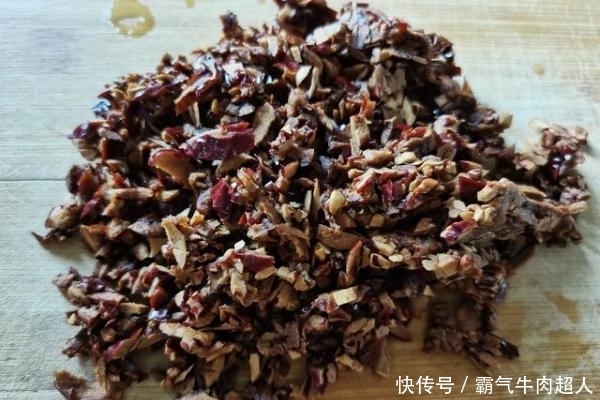 发酵|半碗红枣,一碗玉米面,不蒸不烙,只需一个电饭锅,出锅太馋人了