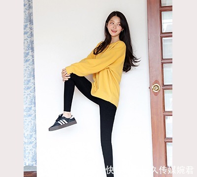 小黑|曾经火遍街头的小黑裤,重回时尚圈,女孩们纷纷穿起来