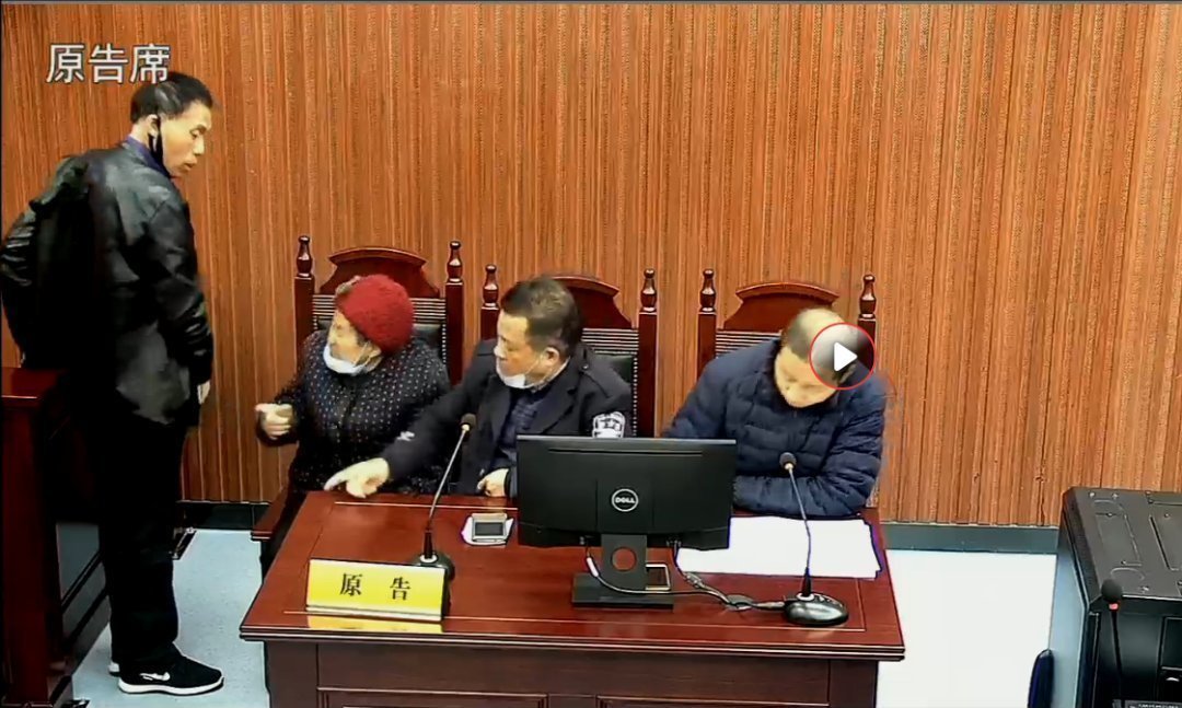 法庭|七旬母亲状告四子女不赡养，子女在法庭对母亲态度恶劣，法官当场“发飙”