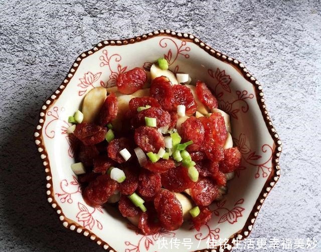 孩子|母子俩人的晚餐,在朋友圈火了,荤素搭配吃得香,收到无数点赞