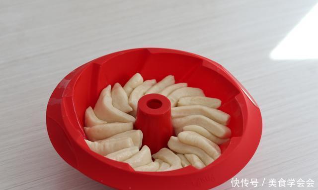 网红|网红美食日式炼乳手撕面包,香甜绵软,直接撕着吃,做法超简单