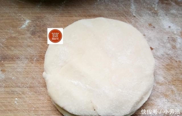 家常|家常烙饼最简单的方法,多加这一步,又软又薄,一分钟烙一张!