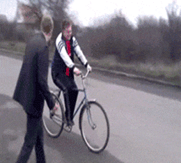 搞笑|搞笑GIF:小小骚年,军人梦,匍匐前进,帅得狠