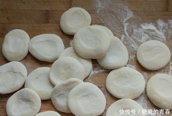  入味|包韭菜鸡蛋饺子，千万不要直接拌馅，多加1步，饺子更香，更入味