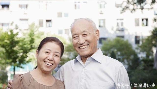 真心|子女对有退休金的老人是真心孝敬，还是惦记钱3个老人说了实情