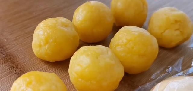 馒头|面粉别蒸馒头了,加2个西红柿,不用蒸不用烙,出锅比吃肉还香!