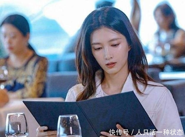 工资|拿一大半工资租房住,分期付款也要升舱,王漫妮的精致穷你认同吗