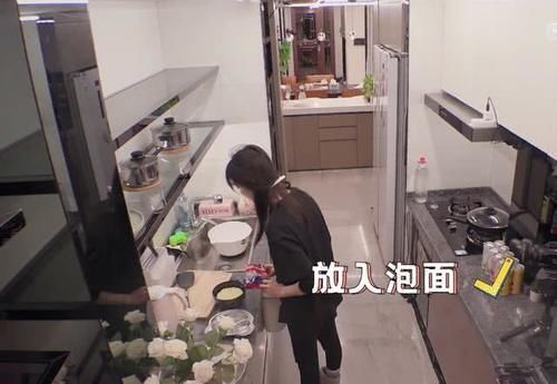 郑爽|郑爽分享泡面小窍门,多加一步味道更香,网友:看饿了,太馋人