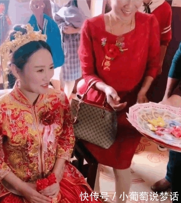 泪目|全网最 “暖心”的新娘, 当看到她的手, 千万网友泪目了