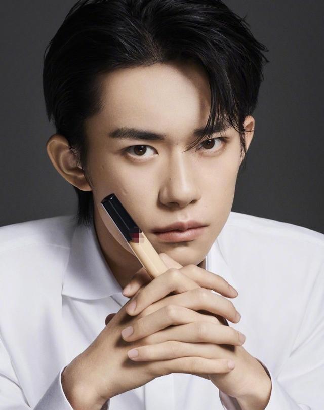  导演|根据千玺刘昊然胡先煦的剧照，谁更帅？