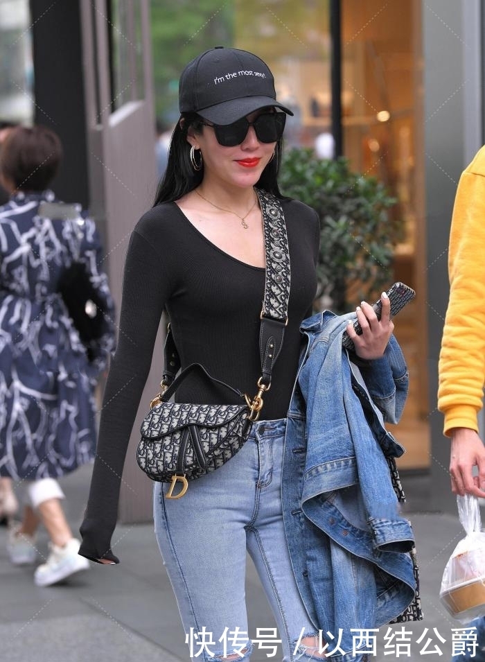 选择|选择牛仔裤,让你轻松应对换季穿搭,打造出休闲靓丽的造型