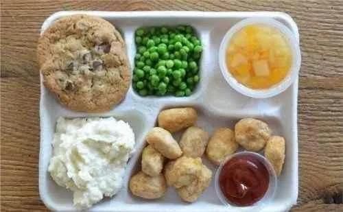 各国|各国学校食堂的午餐盘点,网友外国虽丰盛,还是喜欢中国的