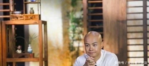 乐嘉|在《非诚勿扰》红极一时的乐嘉,5年几近被封杀的态势,骂金星吻谢娜都做过