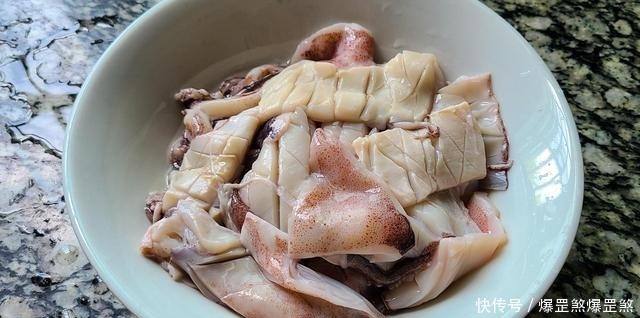 鱿鱼|爱吃鱿鱼试试这样做,香味四溢又下饭,看着都想吃,味道很棒