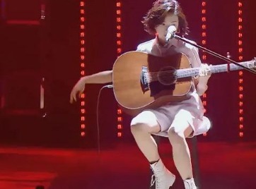  贴膏药|女明星纹身惹争议，《乘风破浪的姐姐》给女团集体“贴膏药”