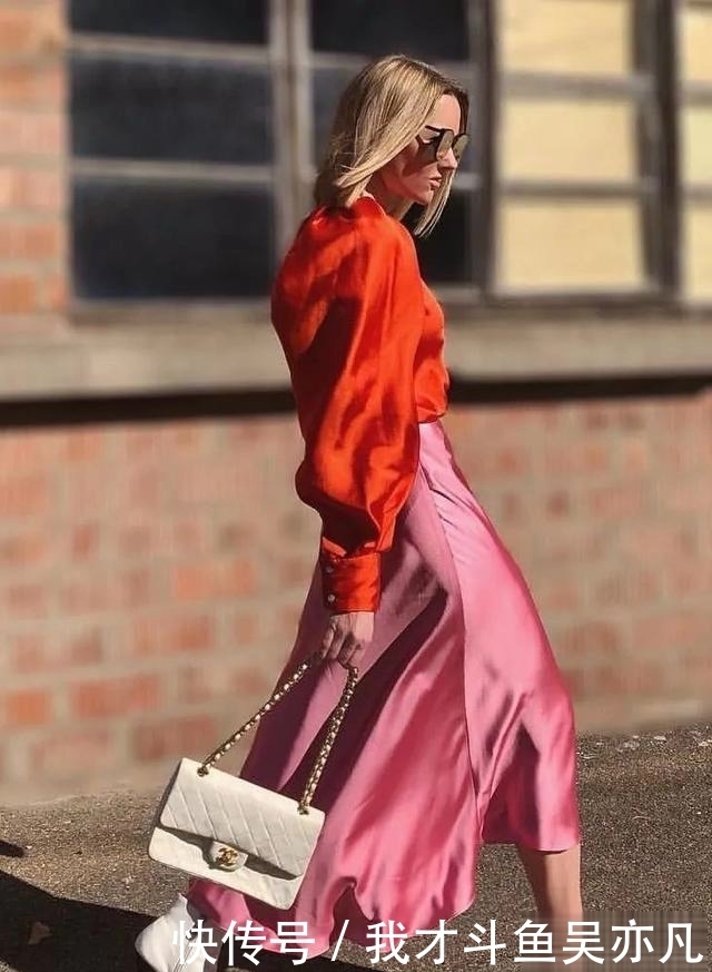 卫衣|卫衣+半裙=早秋最火混搭套路,时髦炸了