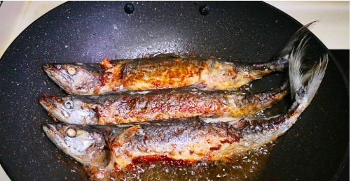 真香|做鲅鱼,最好不要加水炖,海边人都这样做,鱼肉鲜嫩不腥气,真香
