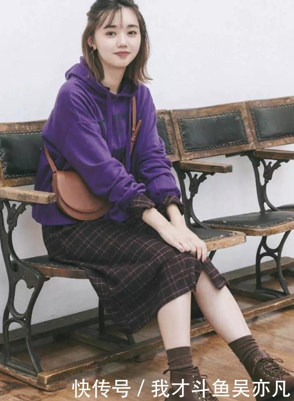 卫衣|卫衣+半裙=早秋最火混搭套路,时髦炸了