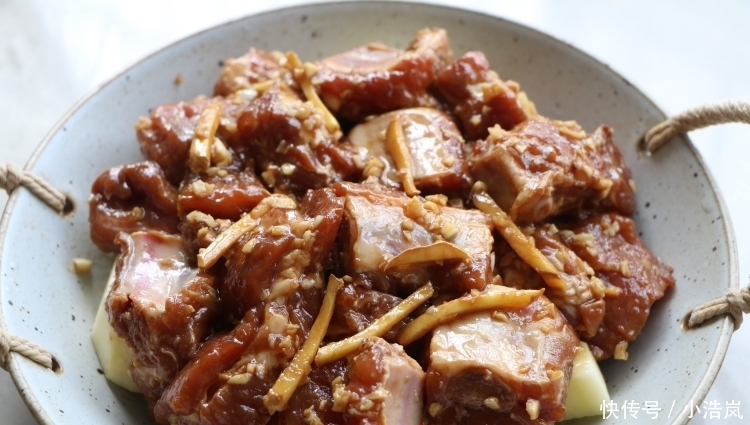 加油|天热排骨别再炖了,教你懒人吃法,不加油不加水,出锅瞬间就吃光