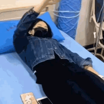 野生|吃野生菌能看见“小精灵”,什么样的蘑菇这么秀?网友:看完想吃