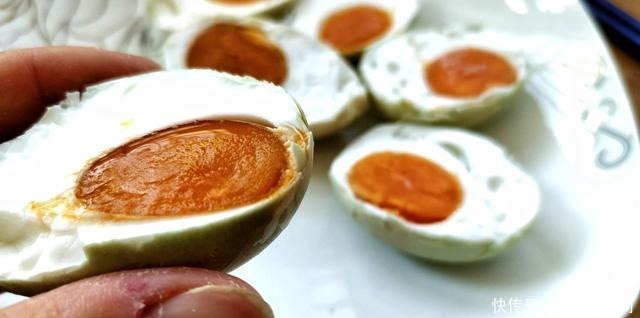 流油|咸鸭蛋这样腌制,个个流油,又香又沙,做蛋黄酥和蛋黄月饼必备