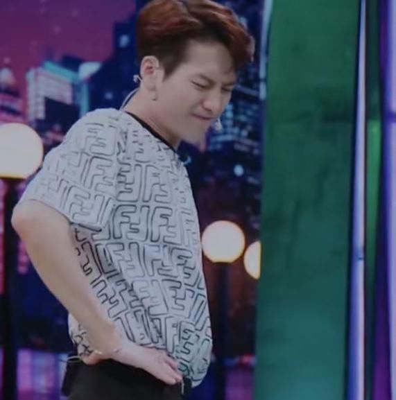 王一博和王|王一博《街舞》成搞笑担当戴眼镜总笑场,四位队长跳“女团”舞