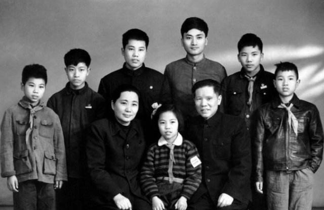 大喊|开国上将的夫人要被枪毙,张琴秋骑马赶到,大喊枪下留人