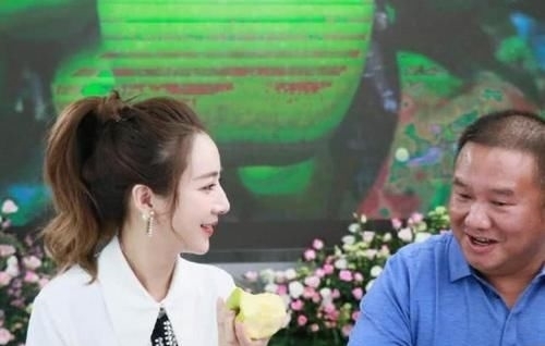  直播|《向往》让薇娅直播助农卖水果，为什么不请李佳琪呢？网友：原来是这样