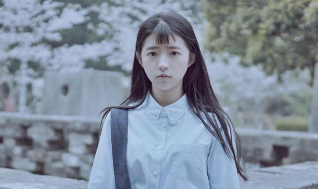 张子枫|卖耿直人设、套路张子枫,何蓝逗的“黑红”路线怕是走不通