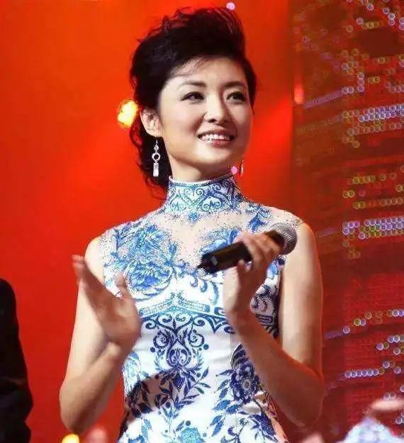 告别|曾是央视“最美”主持人挤掉倪萍,斗过董卿却突然告别央视