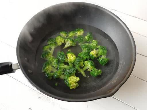  饭店|焯水后西兰花用不用“过冷水”饭店大厨很多人错了，难怪难吃