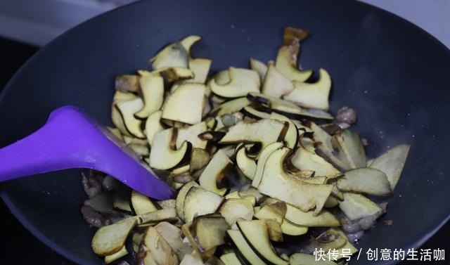 唇齿|8月,云南人抢着也要吃的美味,简单一炒,肥美鲜嫩,唇齿留香