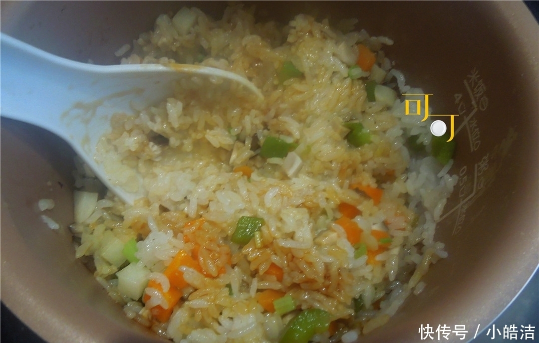 食材|最适合夏天吃的焖饭,不用开火,五种食材一起焖,每人两碗不够吃