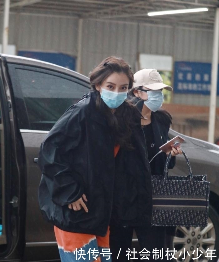  到底|杠上了？刘亦菲和杨颖6次撞衫，120斤和90斤到底谁赢了？