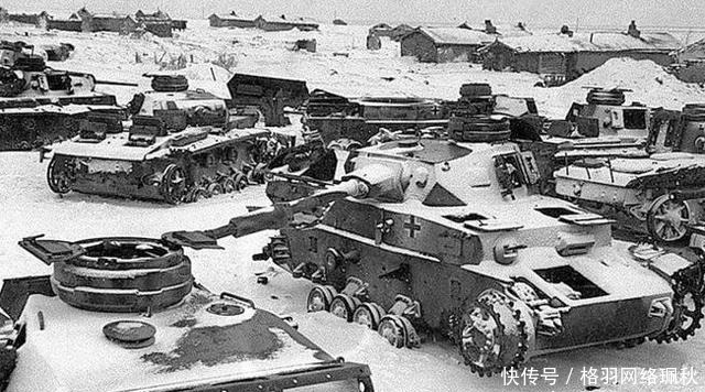 士兵|冻得僵硬的德军士兵遗体,被苏军倒插在雪中当路标